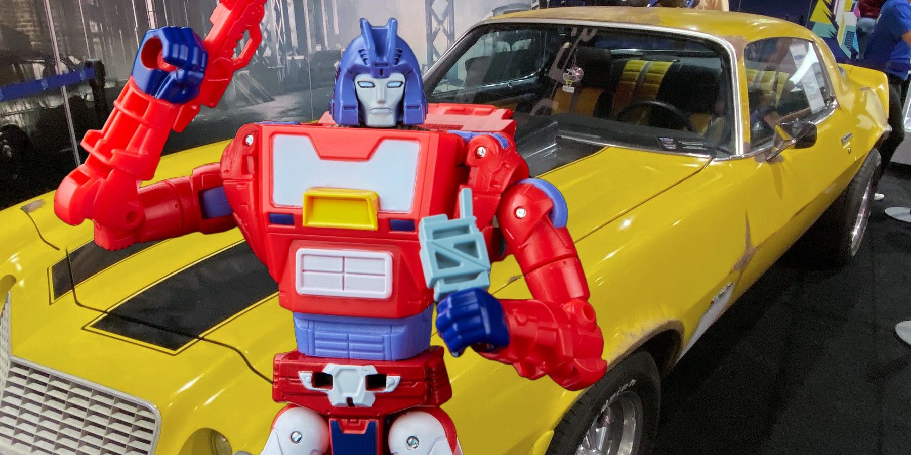Forma original de Optimus Prime y más juguetes de Transformers en SDCC 2022