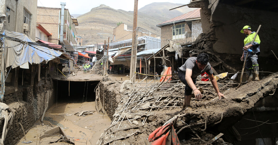 Fuertes lluvias causan inundaciones mortales en todo Irán