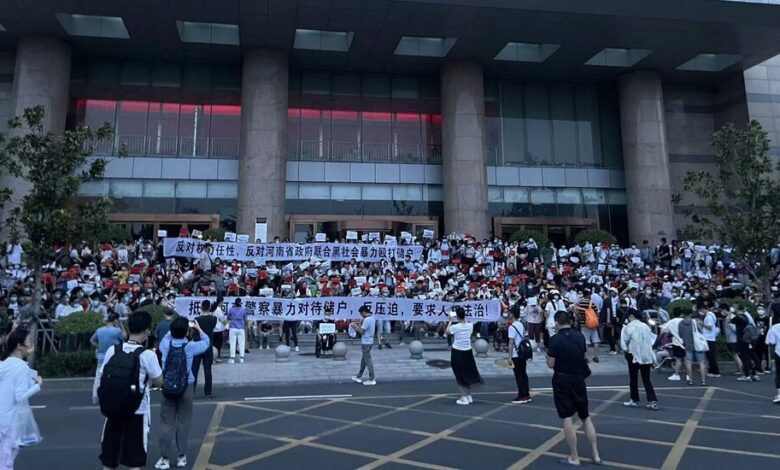 Fuerzas de seguridad en China atacan a manifestantes que buscan fondos congelados