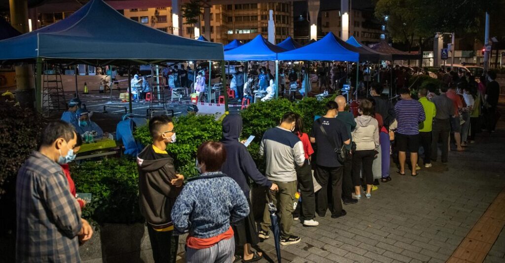 Funcionarios chinos locales se disculpan por ingresar a hogares en busca de casos de covid-19