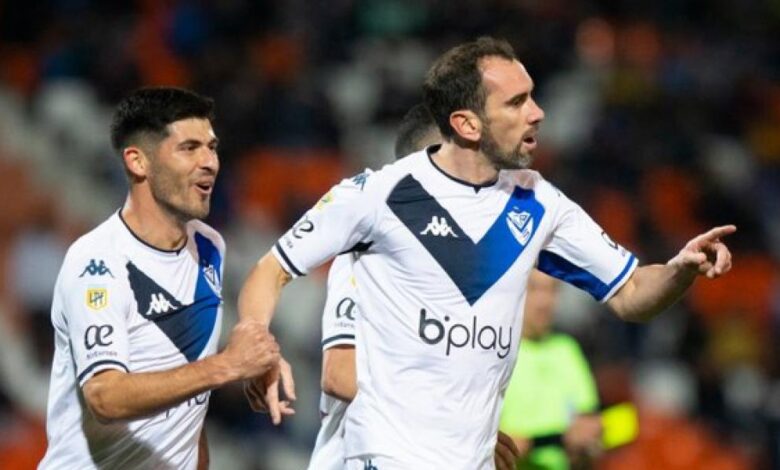 Godin: 36 años y marcando golazos así