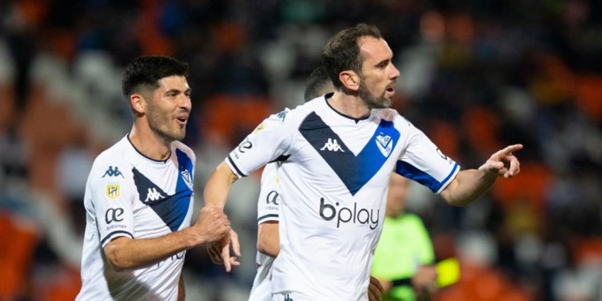 Godin: 36 años y marcando golazos así