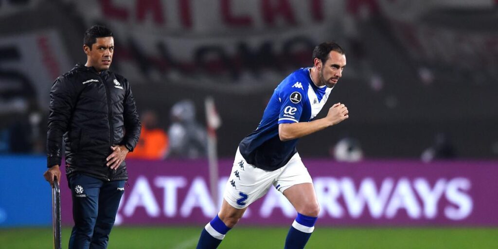 Godín, debut de oro y con susto en Argentina