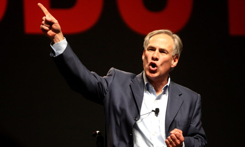 Greg Abbott anuncia más retenes tras tragedia en tráiler abandonado en Texas