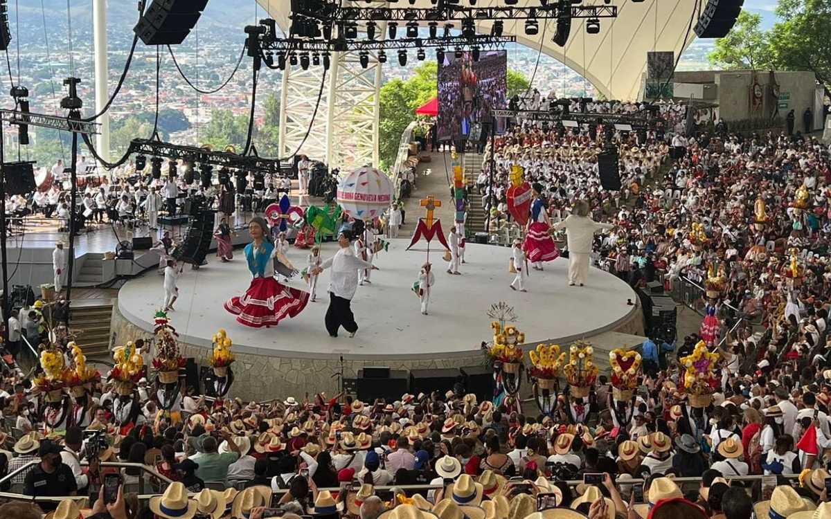Guelaguetza 2022 | Vuelven los sones y la música a la rotonda de las azucenas en Oaxaca