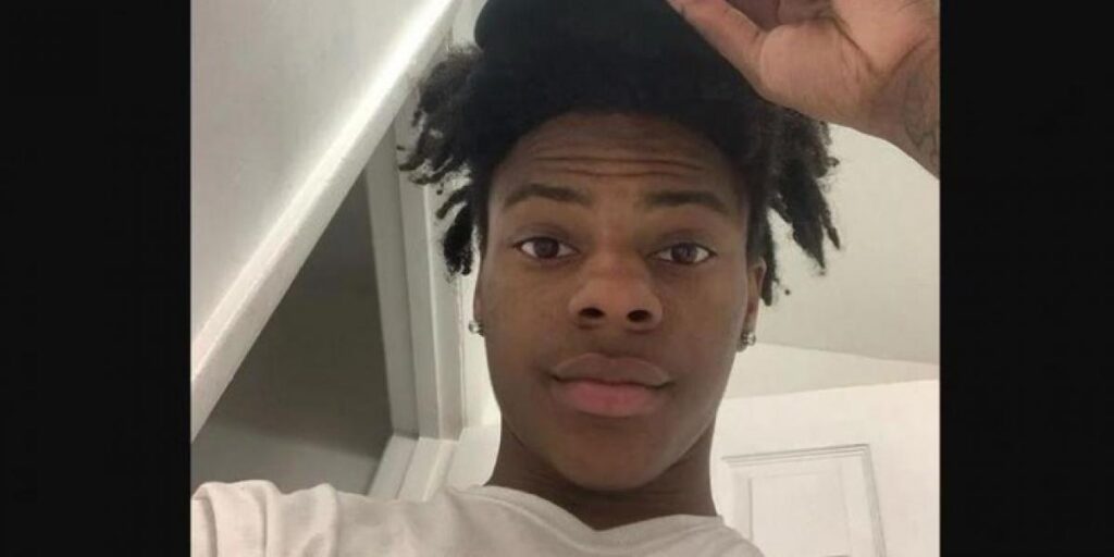 Hace un 'stream' junto a su novia y lo pilla siendo infiel