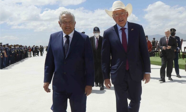 He hecho una buena relación y con humildad: Ken Salazar defiende cercanía con AMLO