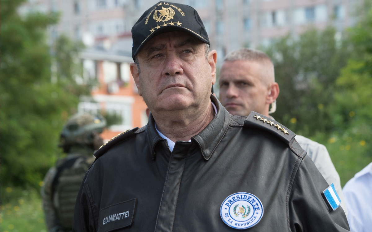 Hombres atacan a militares que protegían perímetro del presidente Giammattei; sale ileso