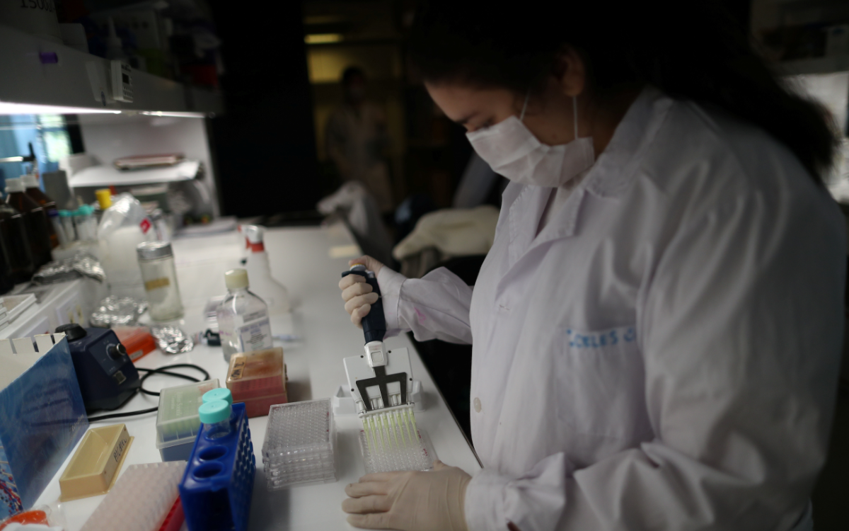 Hospital español logra un "caso excepcional" de curación funcional del virus del VIH