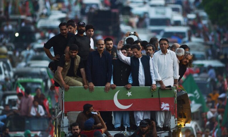 Imran Khan domina la votación de Punjab, profundizando la agitación en Pakistán