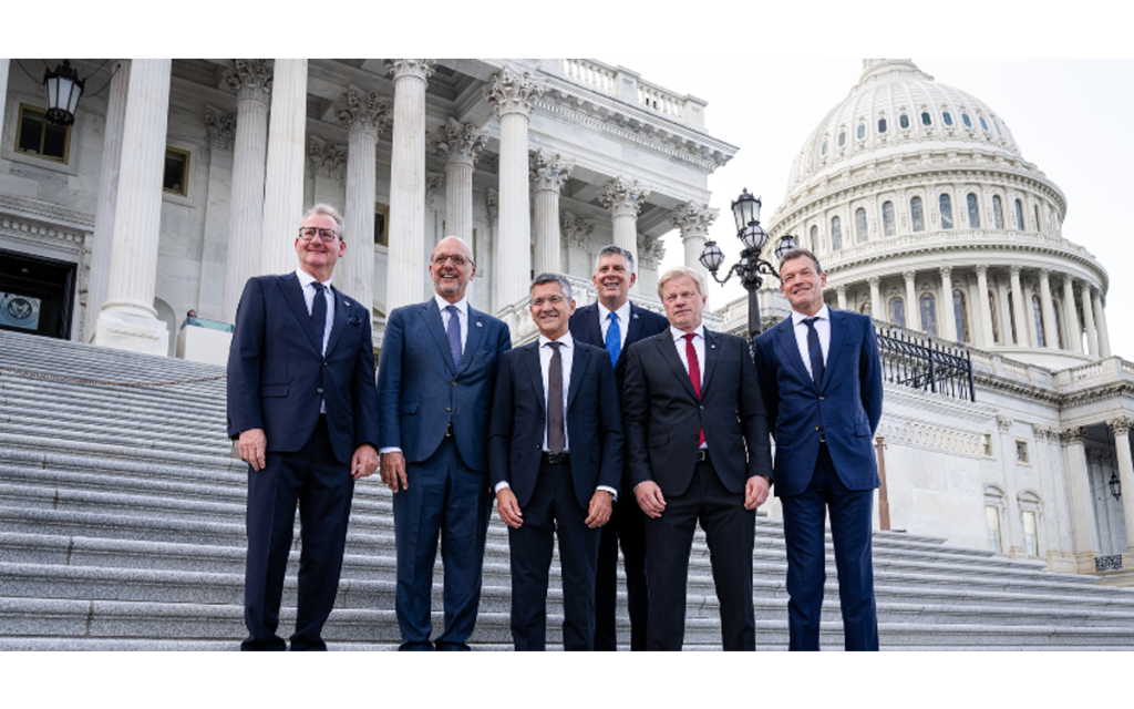 Inauguran exposición sobre víctimas del Holocausto en el Capitolio | Video