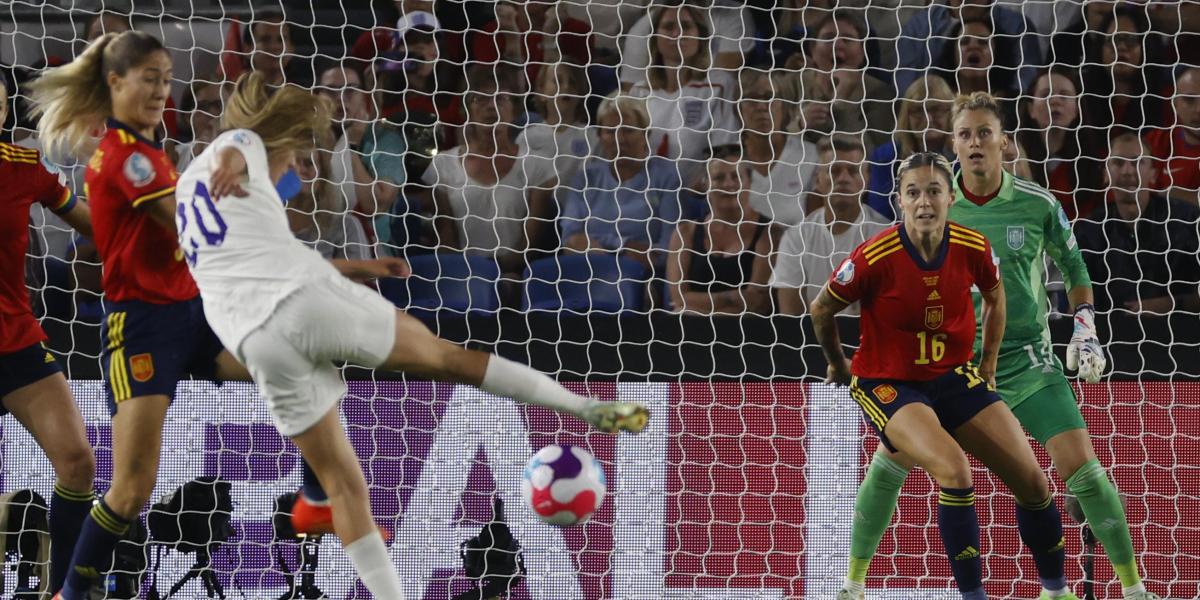 Inglaterra empata en el 84'