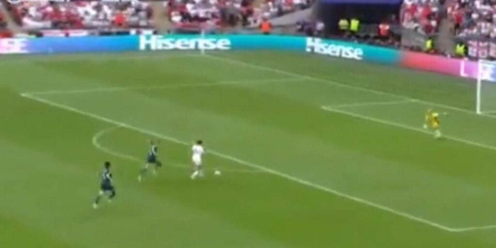 Inglaterra se adelanta en la final con este golazo de Toone