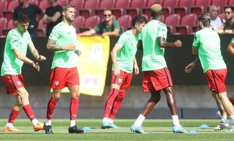 Iñigo Martínez juega de titular ante el Mainz 05