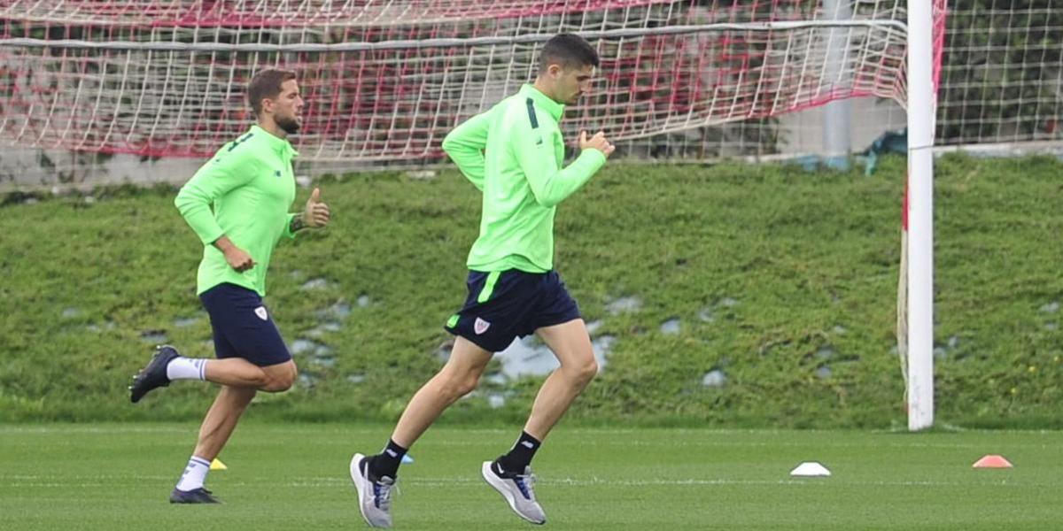 Iñigo Martínez y Sancet se ejercitan al margen del grupo