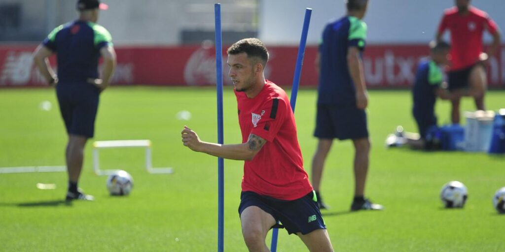 Iñigo Vicente firma con el Racing hasta 2025