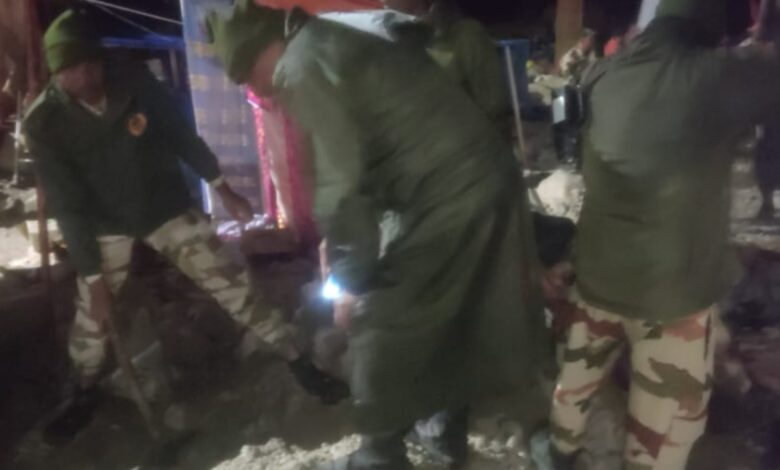 Inundación en cueva sagrada de la India deja al menos 13 muertos y 40 personas desaparecidas