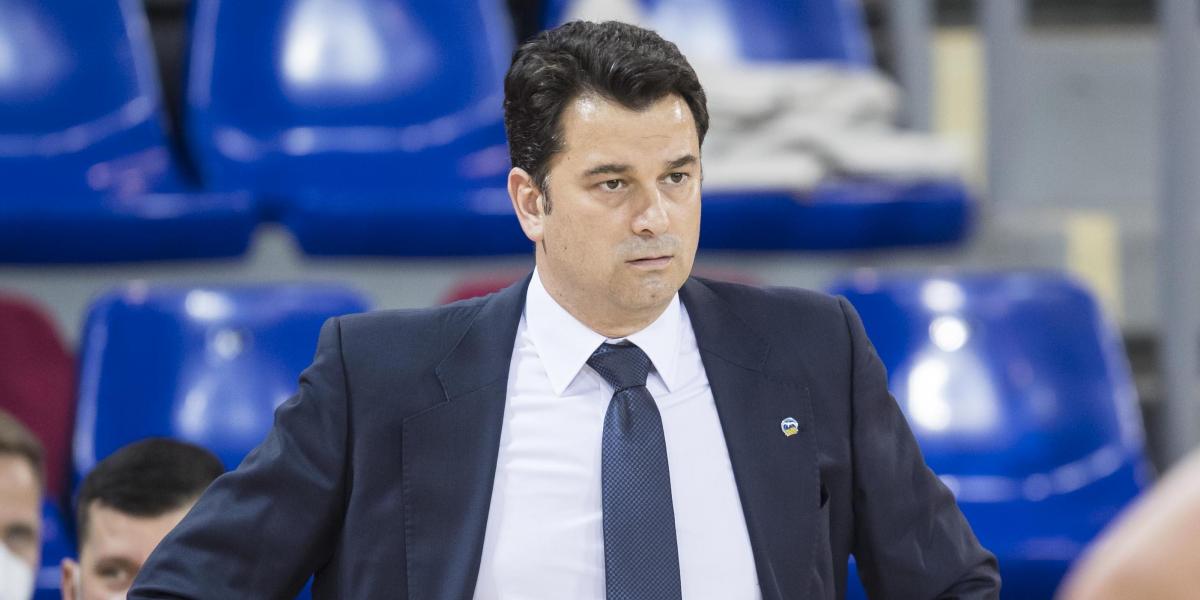 Israel González continuará al mando del Alba Berlín