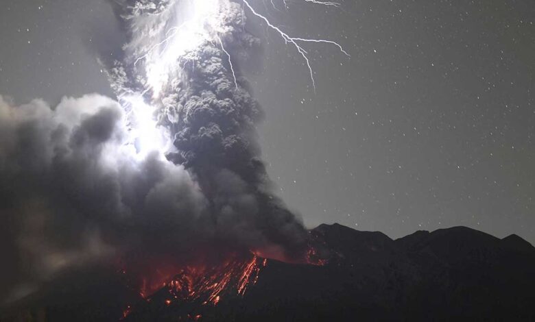 Japón declara la alerta máxima por la erupción del volcán 'Sakurajima' | Videos