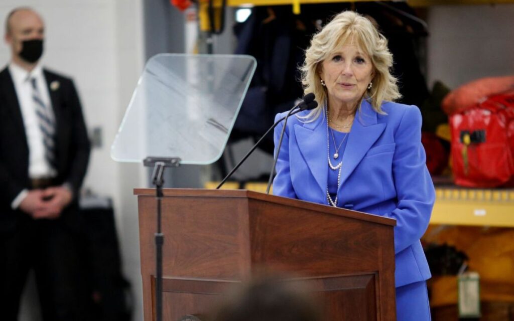 Jill Biden se disculpa tras decir que los latinos son tan únicos como los 'tacos de desayuno'