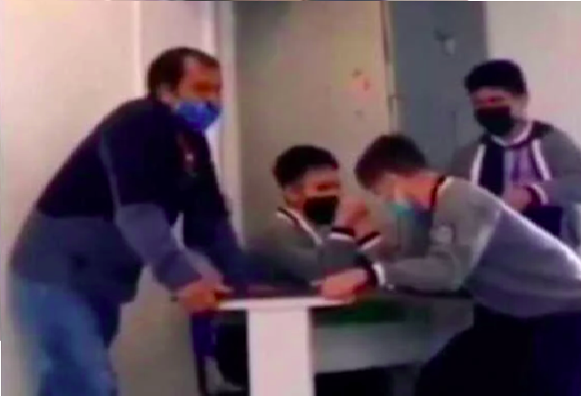 Juegan a las “fuercitas” y todo sale mal: alumno con brazo roto y maestro despedido