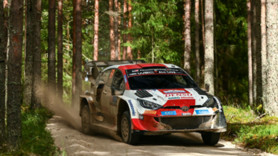Kalle Rovanperä bloquea a Elfyn Evans