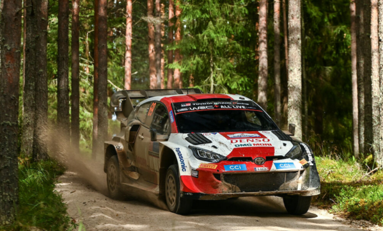 Kalle Rovanperä bloquea a Elfyn Evans