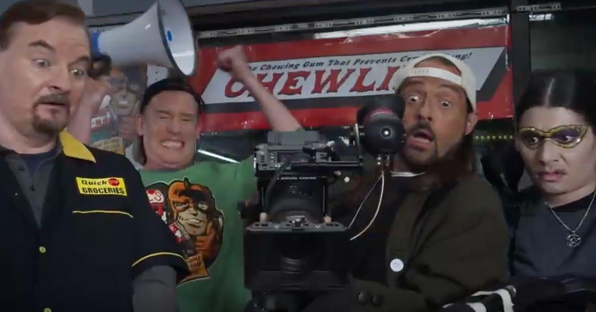 Kevin Smith agradece a los fanáticos por las tendencias del tráiler