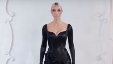 Kim Kardashian camina por la pasarela en el desfile de modas de Balenciaga