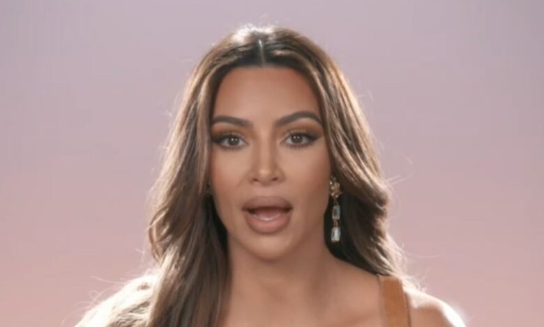 Kim Kardashian confunde a los fanáticos con citas crípticas en Instagram