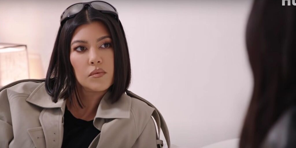 Kourtney Kardashian llama a los paparazzi en medio del susto de salud de Travis Barker