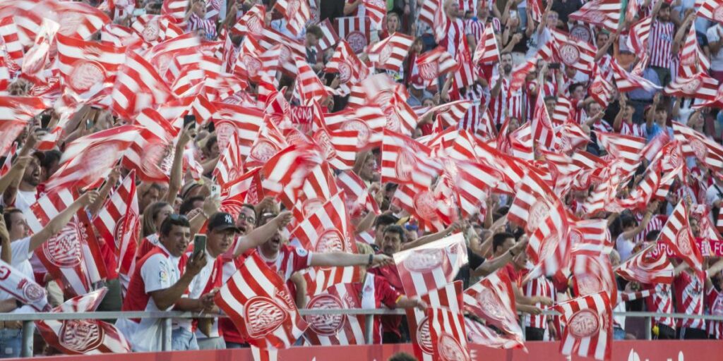 La afición del Girona, descontenta con los precios de los abonos