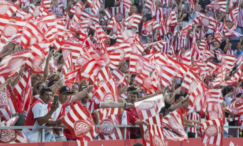 La afición del Girona, descontenta con los precios de los abonos