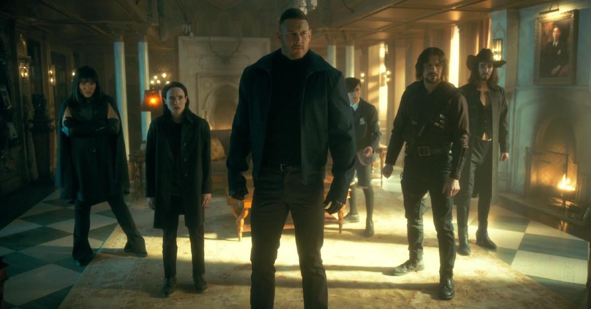 la-academia-paraguas.jpg la-academia-paraguas.jpg