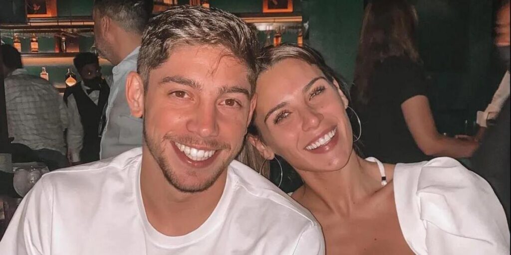 La foto con la que Mina y Valverde celebran la llegada del futbolista a la pretemporada