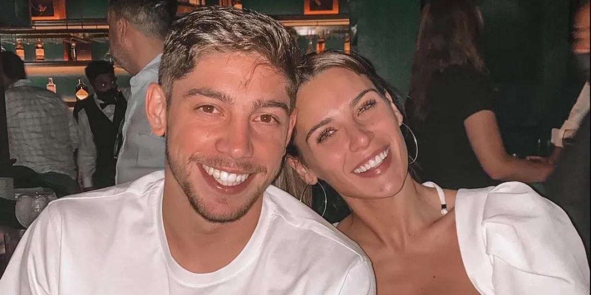 La foto con la que Mina y Valverde celebran la llegada del futbolista a la pretemporada