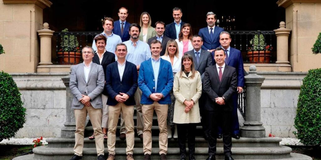 La nueva Junta del Athletic visita por primera vez Ibaigane