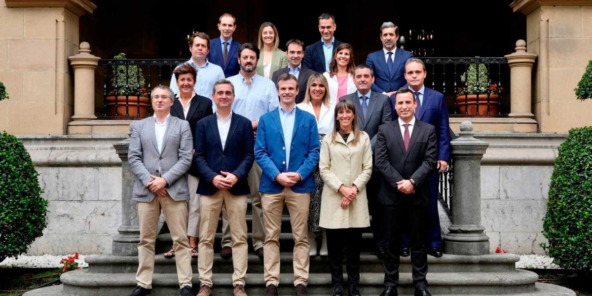 La nueva Junta del Athletic visita por primera vez Ibaigane