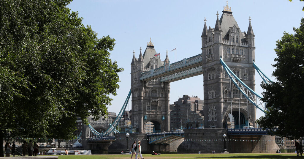 La ola de calor en Europa rompe récords de temperatura en el Reino Unido y provoca incendios forestales