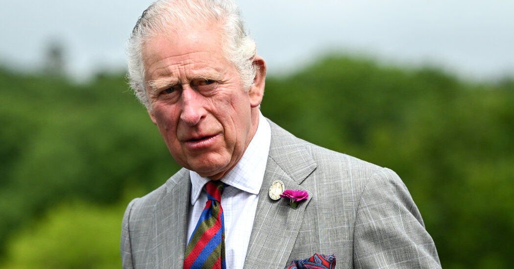 La organización benéfica del príncipe Carlos aceptó millones de la familia de Osama bin Laden