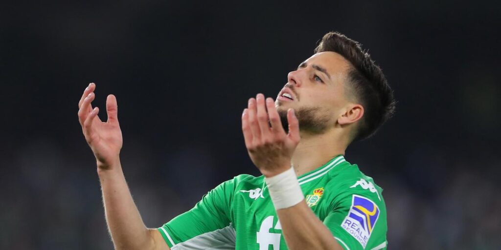 La primera oferta del Nottingham por Álex Moreno no satisface al Betis