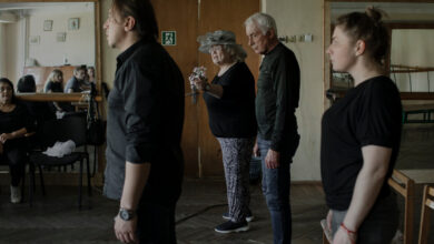 'Larga vida al teatro': la compañía de teatro de Mariupol vuelve a actuar