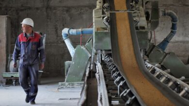 Las dificultades para cumplir el acuerdo que libera el grano de Ucrania: navegar esquivando minas y la desconfianza hacia Rusia