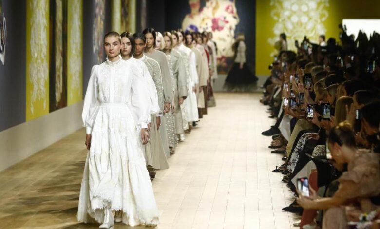 Las mejores imágenes del esperado desfile de Dior en París