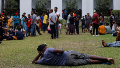 Líderes asediados escondidos, los habitantes de Sri Lanka preguntan: ¿Qué sigue?