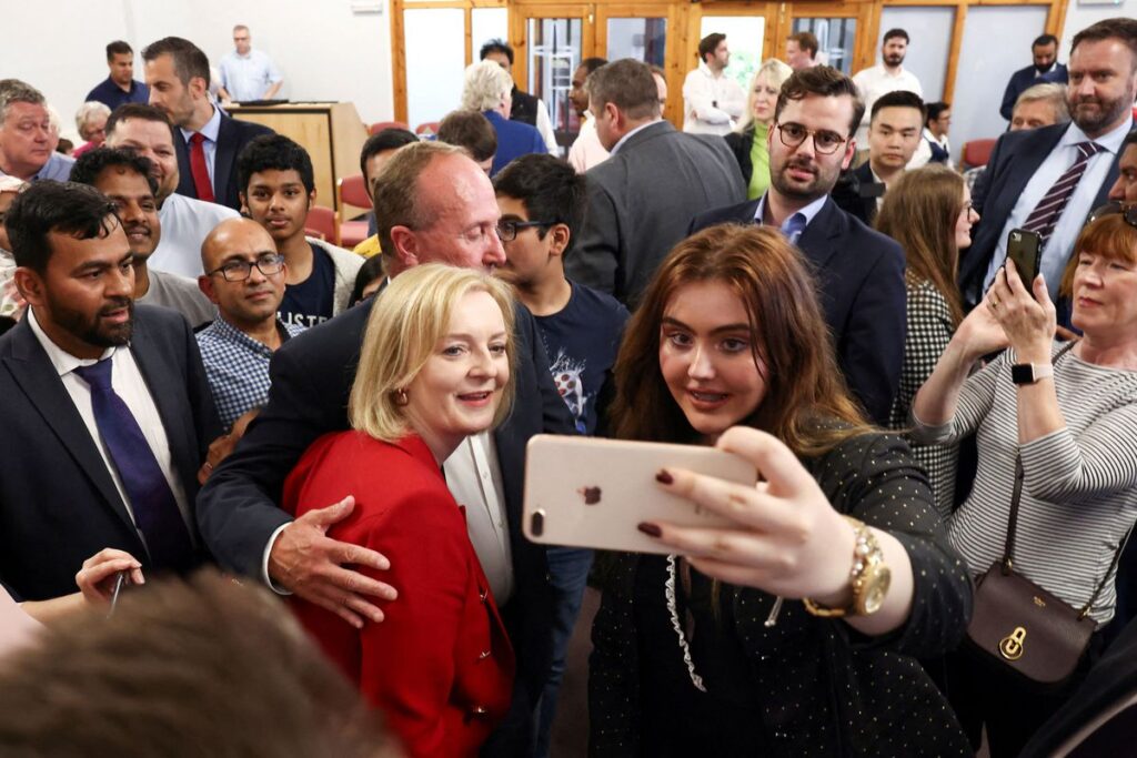Lizz Truss ve próxima la victoria en la carrera para elegir al conservador que gobernará el Reino Unido