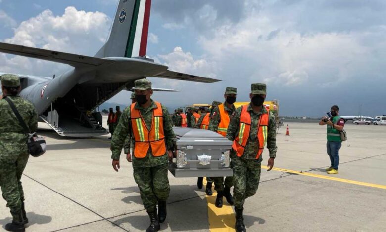 Llega a México avión con 8 migrantes fallecidos en San Antonio, Texas