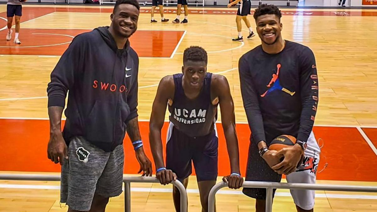 Los Bucks fichan al pequeño de los Antetokounmpo