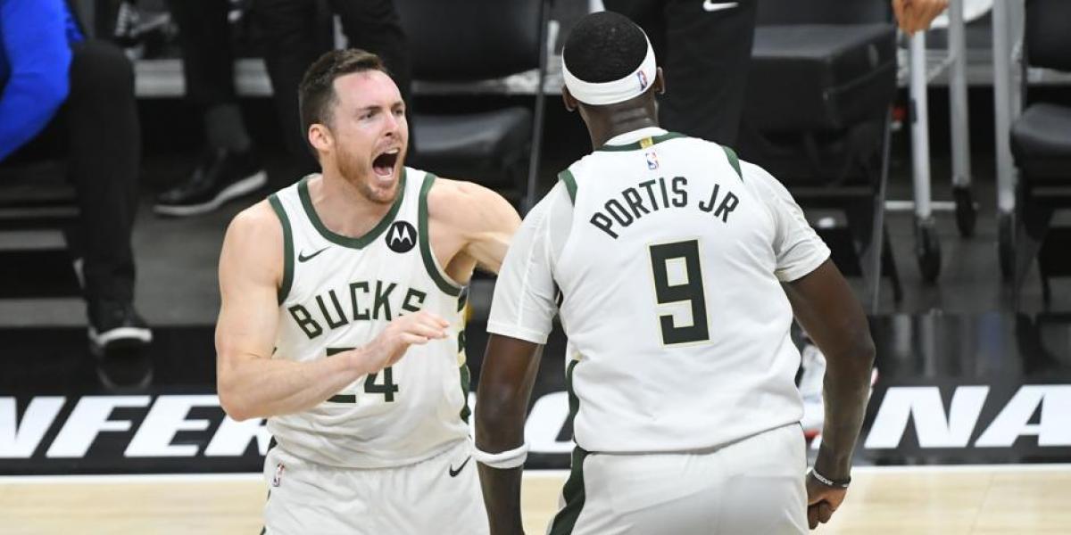 Los Bucks renuevan a Pat Connaughton