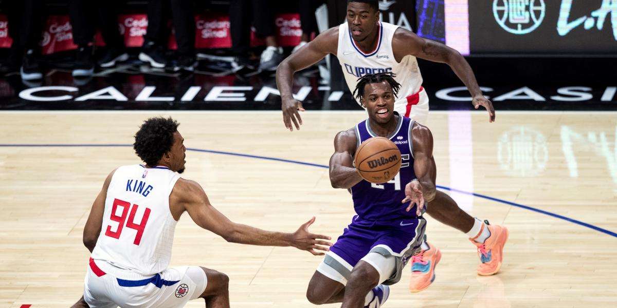 Los Lakers y los Pacers negocian por Buddy Hield